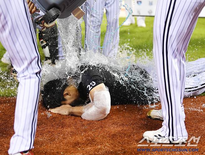 염갈량의 초전박살. 한국시리즈 1차전 승리에 올인. 준PO 스타까지 준비시킨다[잠실 코멘트]