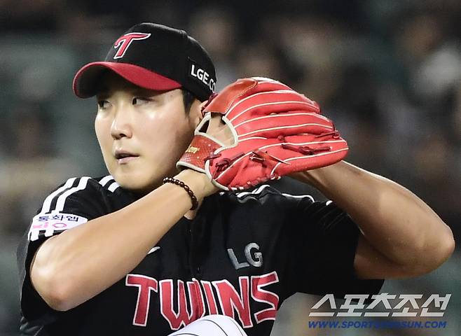 염갈량의 초전박살. 한국시리즈 1차전 승리에 올인. 준PO 스타까지 준비시킨다[잠실 코멘트]