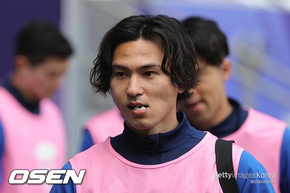 SON도 없는데.. '토트넘 박살' 스스로 기회 날린 日 미나미노의 자책