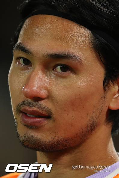 SON도 없는데.. '토트넘 박살' 스스로 기회 날린 日 미나미노의 자책