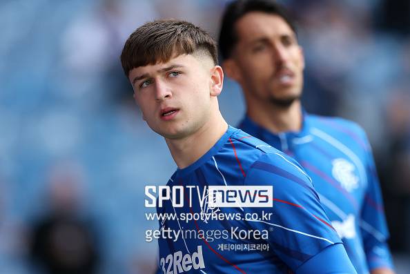'韓 역대급 주장' 손흥민 참 좋아했는데,이제는 양민혁보다 힘들다...토트넘 최고 유망주, 임대 신분으로 '11경기 2도움' 부진