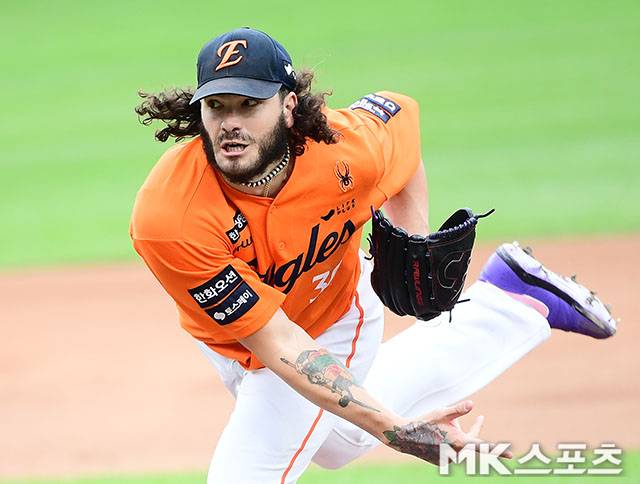 “한 번 더 만나면 자신있어”…1차전서 주춤했던 ‘슈퍼 에이스’ 폰세, 반등하며 한화 19년 만의 KS로 이끌까 [PO5]