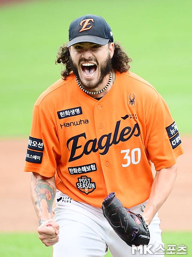 “한 번 더 만나면 자신있어”…1차전서 주춤했던 ‘슈퍼 에이스’ 폰세, 반등하며 한화 19년 만의 KS로 이끌까 [PO5]