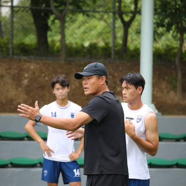 '미친 지도력' 2년도 안돼 프로에 27명 배출... 韓 독립구단서 선수 발굴 능력 펼치는 'K리그 레전드' 최성환 감독