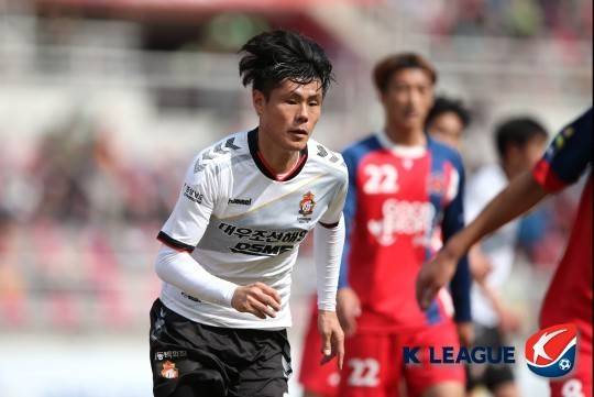 '미친 지도력' 2년도 안돼 프로에 27명 배출... 韓 독립구단서 선수 발굴 능력 펼치는 'K리그 레전드' 최성환 감독