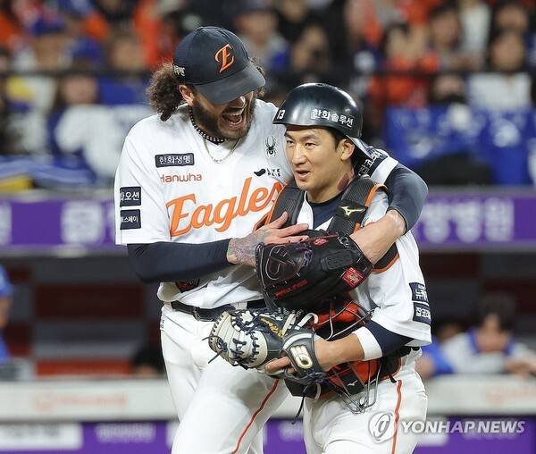 '대형 실책' 최재훈 끌어안은 폰세, 진정한 에이스였다[스한 이슈人]