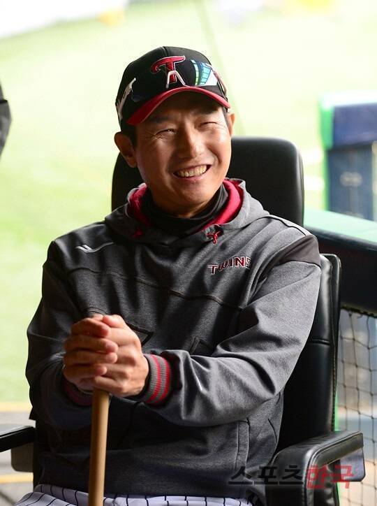 '56구' 6점차에도 와이스 6회부터 나왔다… 함박웃음 짓게 된 LG[초점]