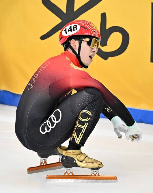 “돌아오지 마라” 中팬 분노 린샤오쥔, 대표팀 내 입지 흔들... 중국 언론 “대표팀 선택은 도박이었다”