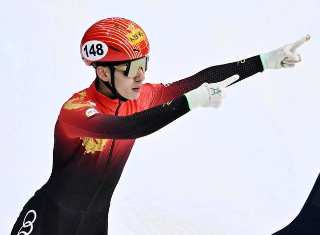 “돌아오지 마라” 中팬 분노 린샤오쥔, 대표팀 내 입지 흔들... 중국 언론 “대표팀 선택은 도박이었다”