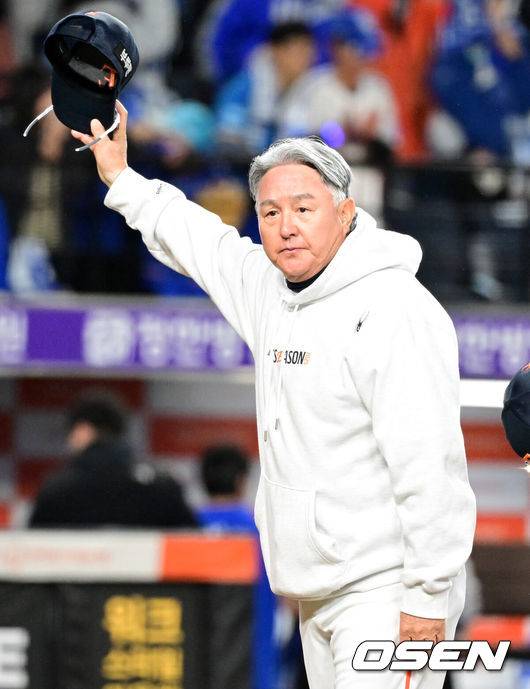 ‘불펜’ 문동주 MVP 받았는데, 김경문 왜 “KS도 그러면 희망 없다”고 했나…전격 선발 복귀→1차전 맡을까 [PO5]