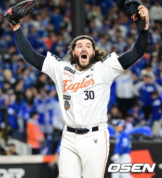 ‘불펜’ 문동주 MVP 받았는데, 김경문 왜 “KS도 그러면 희망 없다”고 했나…전격 선발 복귀→1차전 맡을까 [PO5]