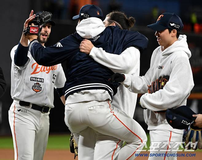 1년 만에 역전된 '문김대전', 19년 만 KS 이끈 '문동원' 이래서 거물급 투수는 못 참지, 내년부터 진검승부