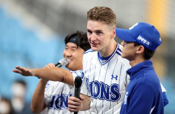 '형이 왜 거기서 나와?' 아이돌 유튜브에 '前 삼성' 뷰캐넌이 나타난 사연…대만서 1점대 ERA, 내년엔 어디서 뛸까