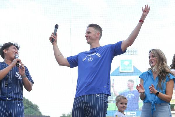 '형이 왜 거기서 나와?' 아이돌 유튜브에 '前 삼성' 뷰캐넌이 나타난 사연…대만서 1점대 ERA, 내년엔 어디서 뛸까