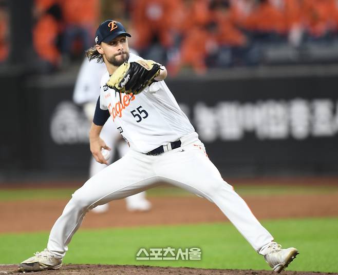 “집에 갈 준비 안 됐다”…‘대전 예수’ 와이스, 포효하며 한화를 구원하다 [PO5 스타]