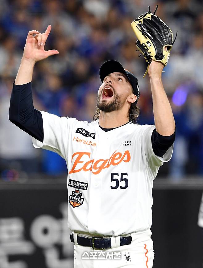 “집에 갈 준비 안 됐다”…‘대전 예수’ 와이스, 포효하며 한화를 구원하다 [PO5 스타]