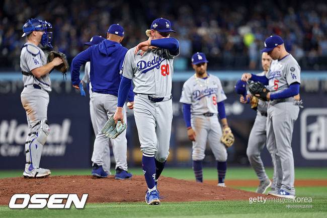 '5실점' 스넬…'너무 늦었나' 투수 교체, 다저스 마운드 5회 9실점 와르르 붕괴 [WS1]