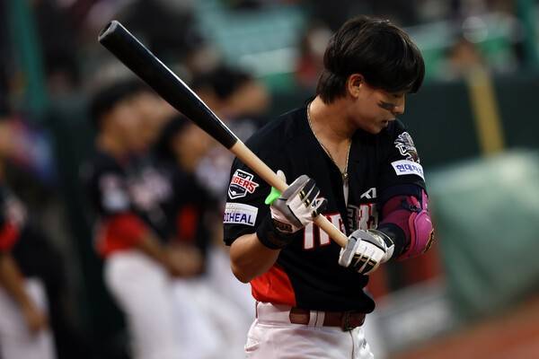 '박찬호 100억' 가능? WAR로 계산해 보았다…오지환 따라가면 '물음표', 심우준 따라가면 '느낌표'