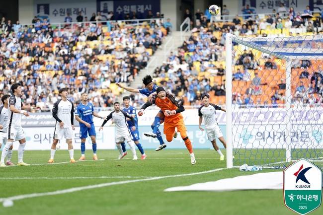 [K리그2 현장리뷰] 사실상 무산된 다이렉트 승격...'통한의 동점골 허용' 수원, 전남과 2-2 무승부