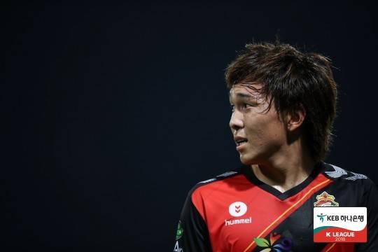 '음주운전→K리그 퇴출' 韓축구 역대급 악동, '26경기 17도움' 미친 활약... 中 2부 38년 새 역사 + 승격 이끈다