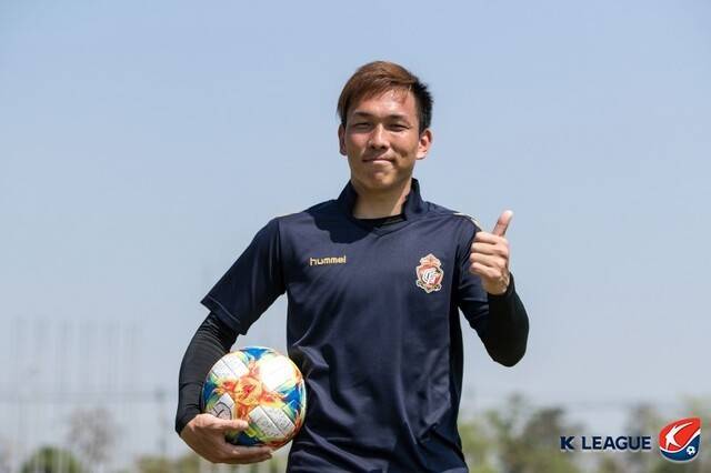 '음주운전→K리그 퇴출' 韓축구 역대급 악동, '26경기 17도움' 미친 활약... 中 2부 38년 새 역사 + 승격 이끈다