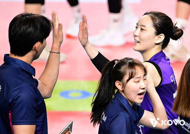 '이지윤 신인 데뷔' 도로공사, 흥국생명 제압…이나연은 복귀전(종합)