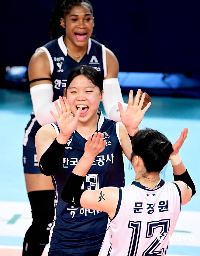 '이지윤 신인 데뷔' 도로공사, 흥국생명 제압…이나연은 복귀전(종합)