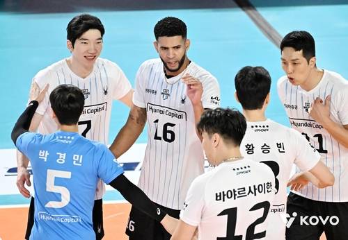 '이지윤 신인 데뷔' 도로공사, 흥국생명 제압…이나연은 복귀전(종합)