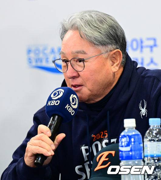 'FA 왜 샀나' 김경문 감독의 승부수, 72억 내야수→78억 투수도 제외시켰다…26년 만에 우승 기회, 냉정하고 냉정하다