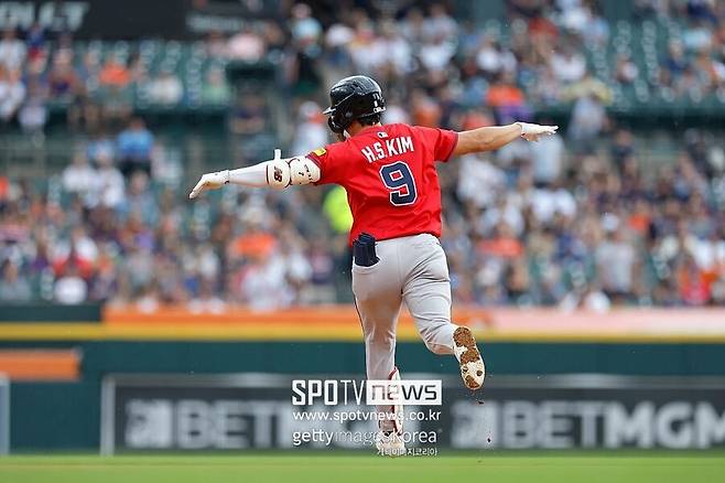 도대체 왜? 김하성이 3년 연속 타격왕보다 FA 랭킹이 높다니…