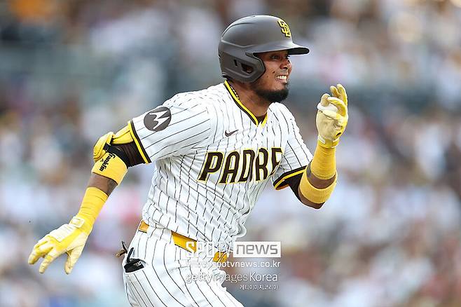 도대체 왜? 김하성이 3년 연속 타격왕보다 FA 랭킹이 높다니…