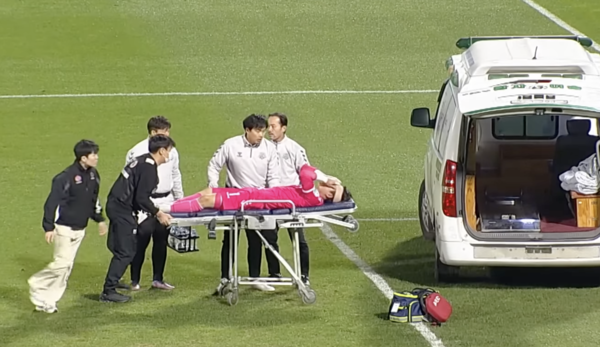 경기 중 머리 걷어차여 쓰러진 황재윤 골키퍼, 중증도 이상 뇌진탕 및 경추 염좌 소견