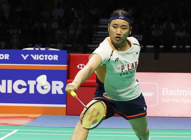 정신력으로 버틴 투혼의 안세영, ‘숙적’ 천위페이 2-1 꺾고 프랑스오픈 결승行