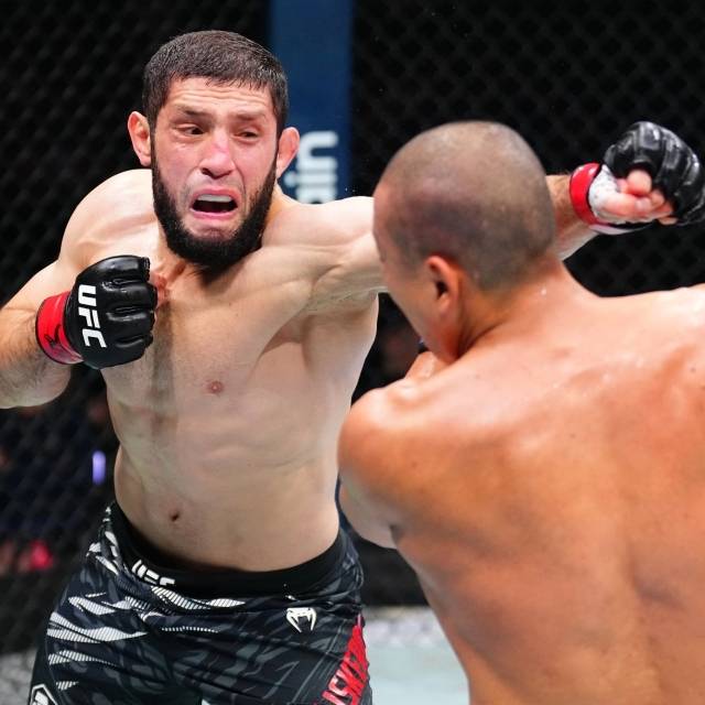 ‘잘 싸웠다’ 박준용, ‘스턴건’ 김동현의 UFC 10승 기록은 다음으로…‘랭커급’ 알리스케로프에게 3R 만장일치 판정패 [UFC]