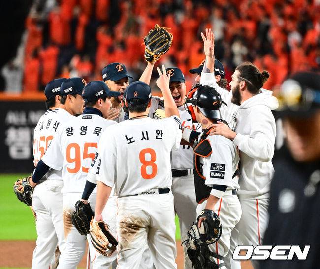 추석 연휴에 상무를 섭외하다니…한화 프런트 치밀한 준비, 19년 만에 KS행 '숨은 노력' 통했다