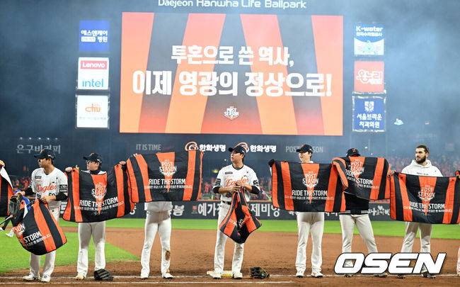 추석 연휴에 상무를 섭외하다니…한화 프런트 치밀한 준비, 19년 만에 KS행 '숨은 노력' 통했다