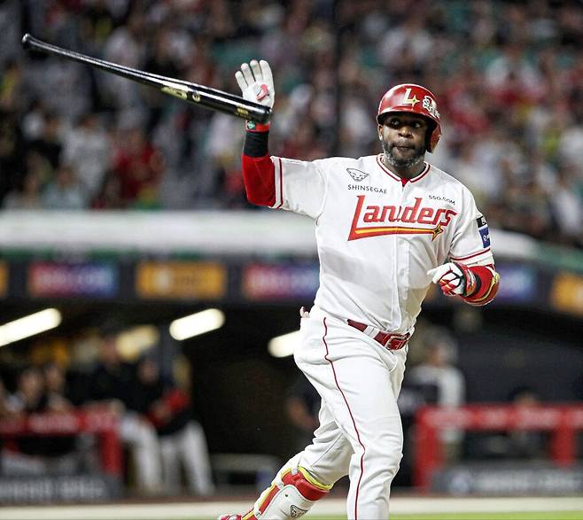 타격왕이 이적 시장에 나올 수도 있다고? 타 팀서 군침 흘리나, 이 선수의 운명은?