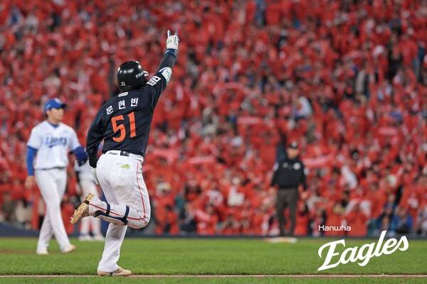 시뮬레이션 결과 LG 우승 확률 58%, 한화는 7차전 가야 희망...염경엽 손가락 6개-김경문 7개 펼친 이유 있었네 [KS1]