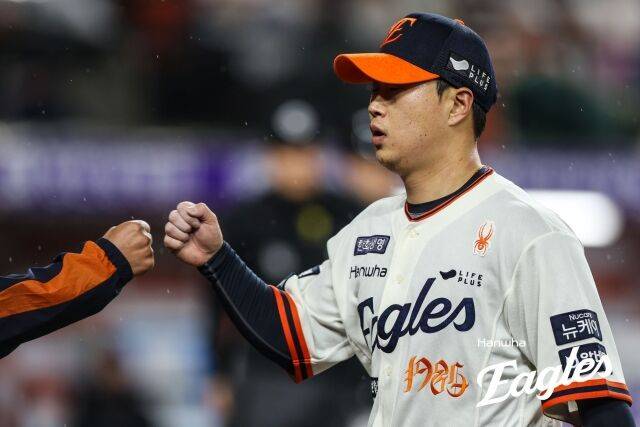 '수술-수술-수술-수술' 한화 63G 인간승리 사나이, 'PO 탈락→KS 감격' 이렇게 극적일 수 있나…잠실 ERA 0점대 실화인가