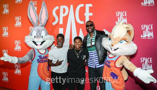 '김연경-르브론-해밀턴, 합성 아니지?'... 영화에서 만난 스포츠스타[스한 위클리]