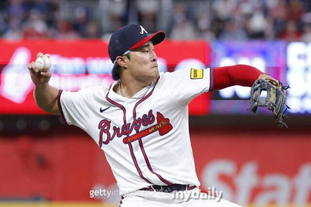 “김하성, FA 시장의 유일한 진정한 유격수” FA 26위…평균 이하 타자인데 다년계약 가능 ‘병 주고 약 주고’