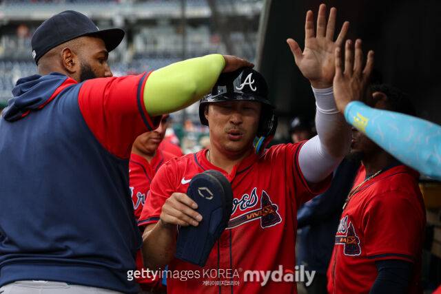 “김하성, FA 시장의 유일한 진정한 유격수” FA 26위…평균 이하 타자인데 다년계약 가능 ‘병 주고 약 주고’