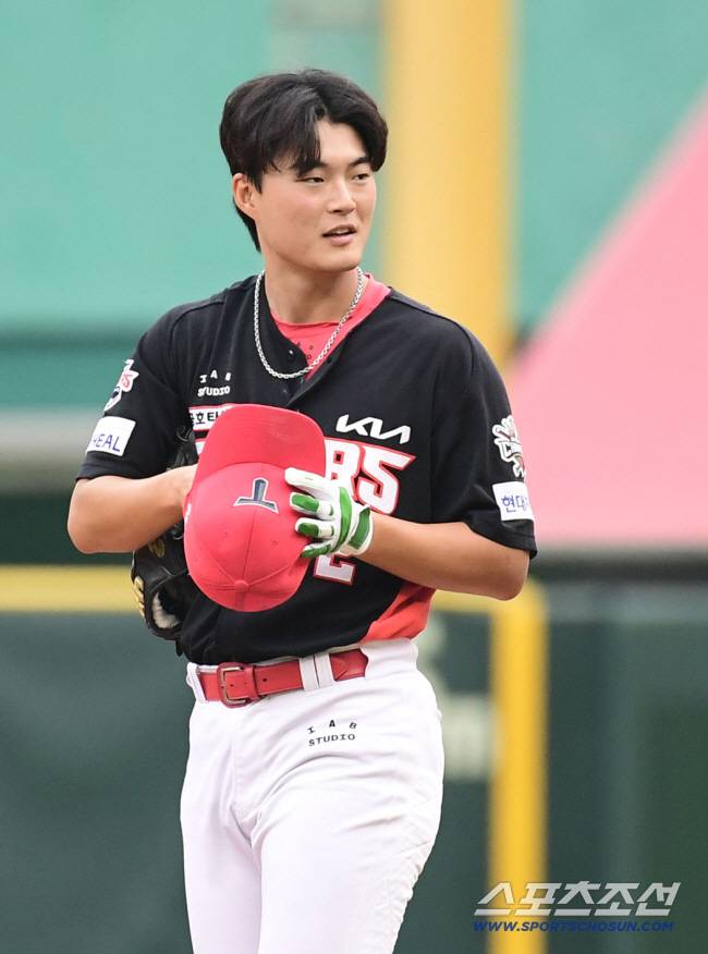 6년 공들인 KIA 1라운더, 100억 최대어 대안 되나…감독은 일찍이