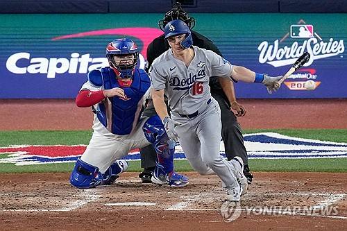 '야마모토 완투승+스미스 3타점' LAD, TOR 5-1 꺾고 1승1패 [월드시리즈2]