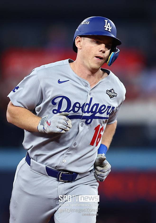 '2001년 커트 실링 이후 처음' 야마모토 2연속 완투승 대기록…다저스, 토론토에 5-1 승리→시리즈 1승 1패 동률