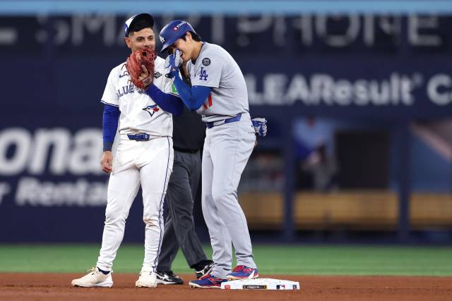 무사 1·3루서 블게주 삼진 처리, 커트 실링·범가너도 소환한 ‘완투맨’ 야마모토···김혜성은 오늘도 벤치, LA 가면 기회 얻을까