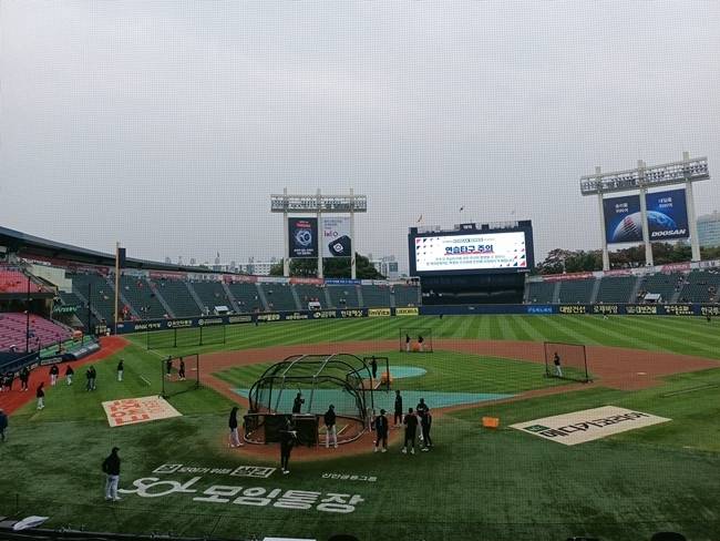 또 우천 취소? LG-한화, KS 1차전 앞두고 잠실에 비가 또 말썽 [KS1 현장]