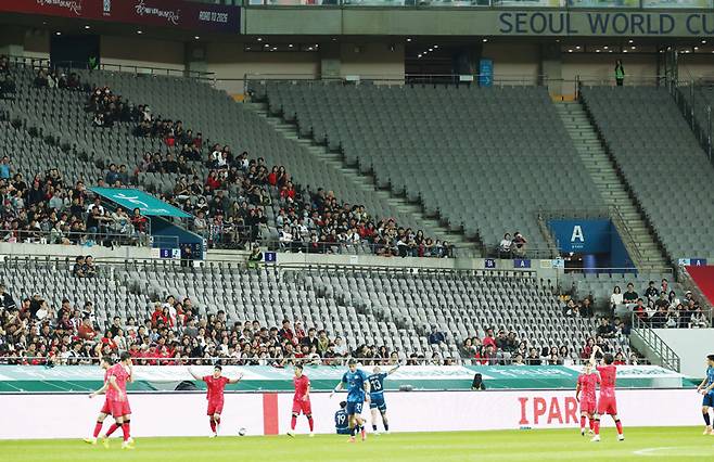 ‘흥행 참패’에 ‘싸늘한 팬심’ 홍명보호, 11월 평가전에 운명 걸렸다