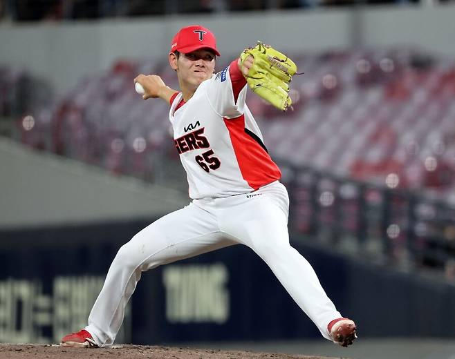 2군 선수→타이거즈 역사→태극마크라니… 각본도 이렇게 쓰면 욕 먹는다, ‘영탁쇼’는 계속된다