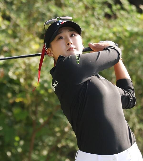 초대챔피언 등극한 리슈잉, 중국선수 최초로 KLPGA 정규투어 우승